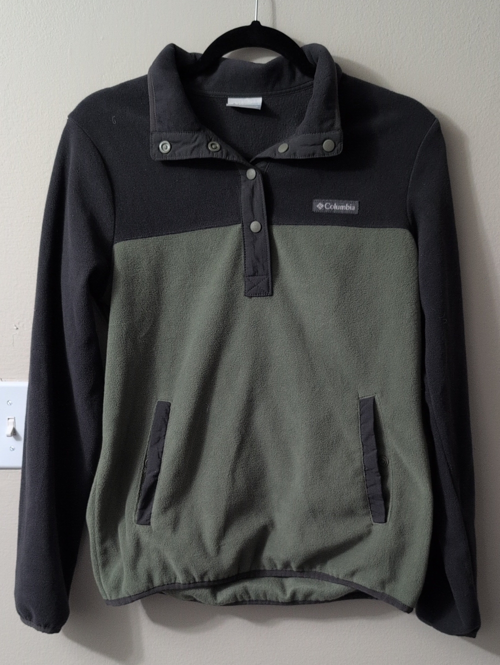 Columbia Women's Black and Olive Green Snap-Placket Fleece Pullover